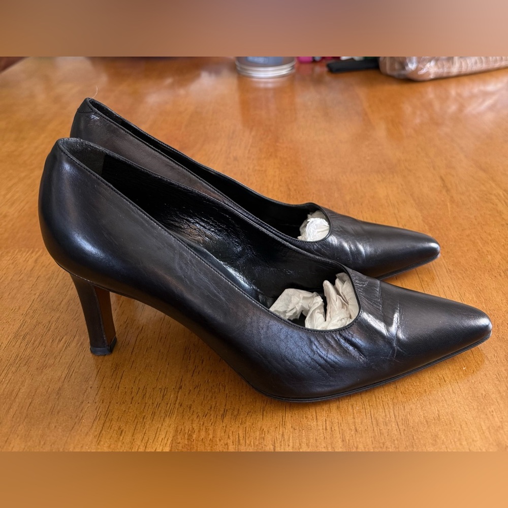 Vintage Christian Dior Women's Black Leather Pointed-Toe Pumps - Picture 3 of 8